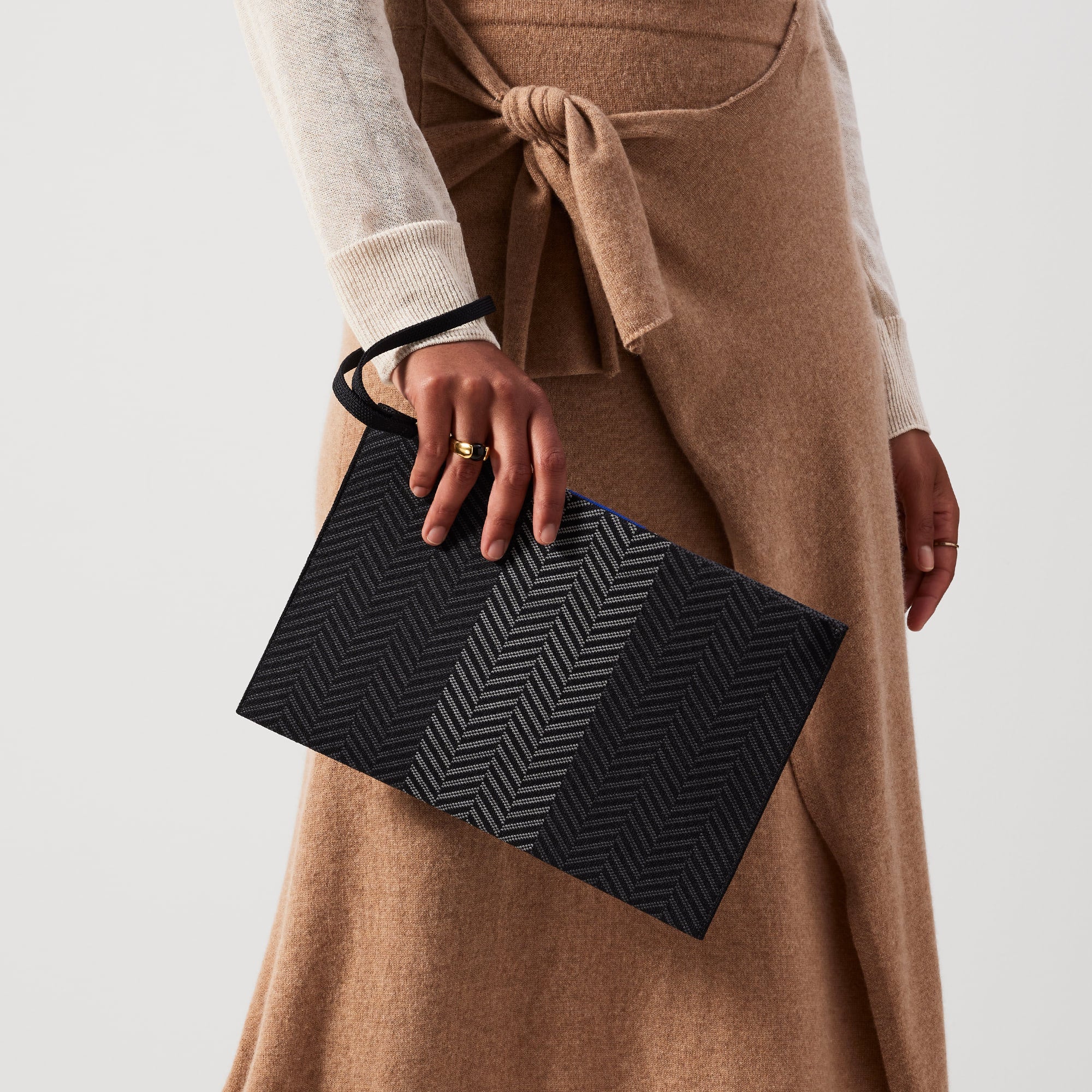The Wristlet - Shadow Black