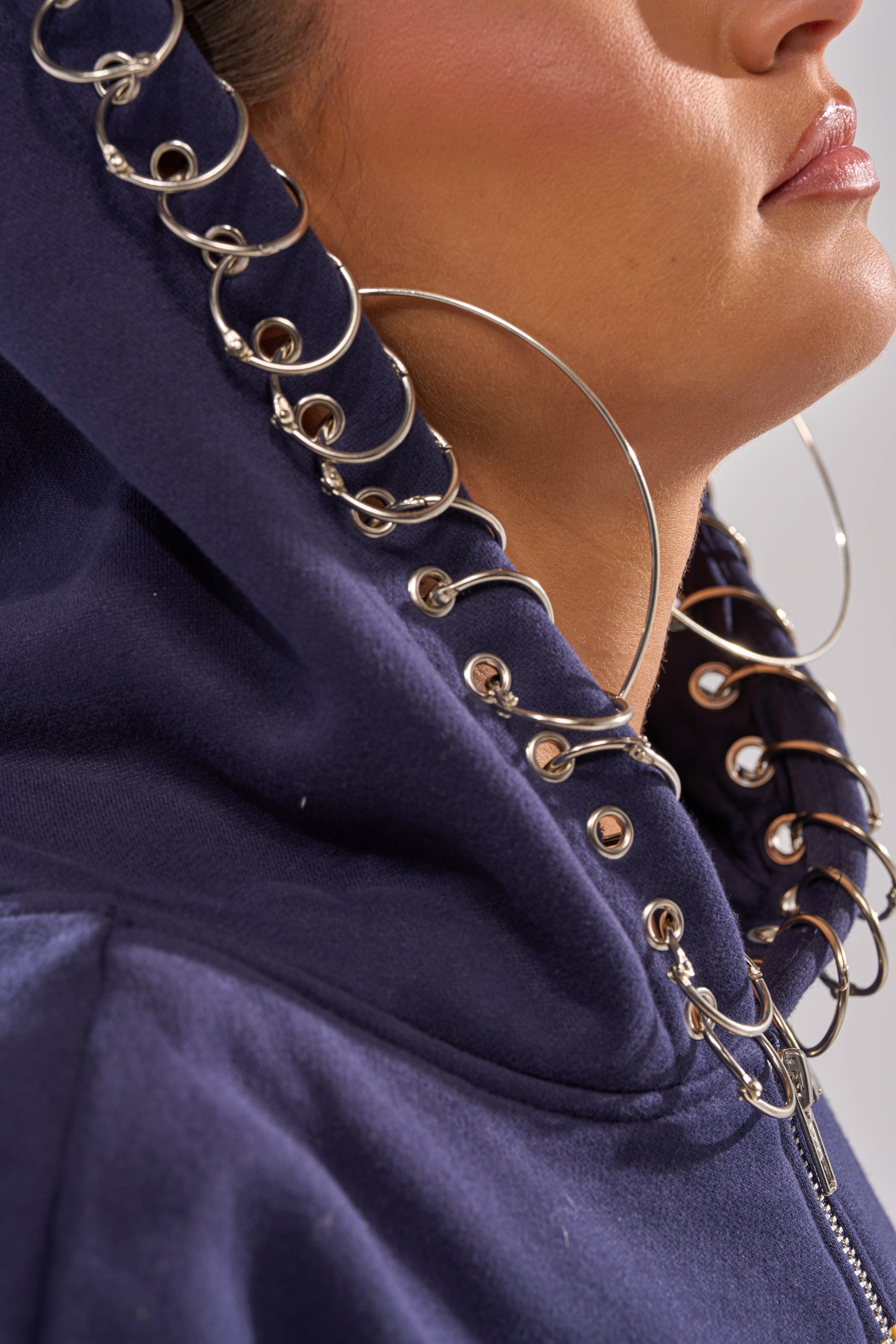 UNTAMED METAL RING SWEATSHIRT