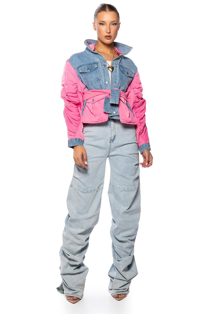 NEVER CHANGE RUCHED RELAXED FIT JEANS IN LIGHT BLUE DENIM